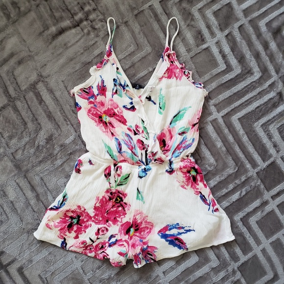 one clothing Dresses & Skirts - White Ruffle Floral Romper